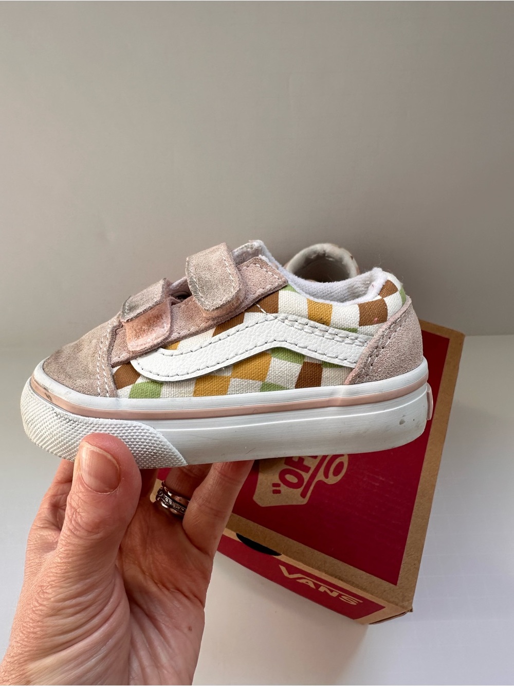 Vans Kids Checkerboard Low-Top Sneakers in Pink and Multi-Color Old Skool V